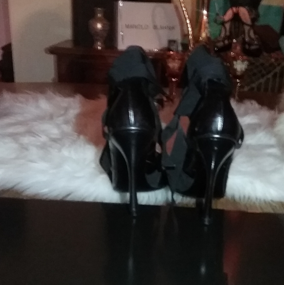 Gucci black leather pump with wrap around - Picture 5 of 7